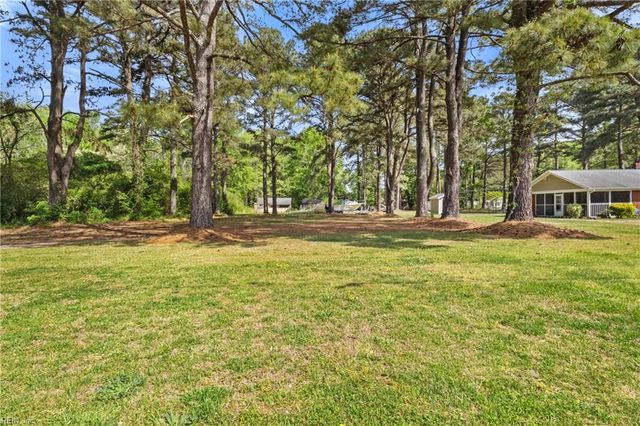 8605 Guinea RD, Hayes, VA 23072