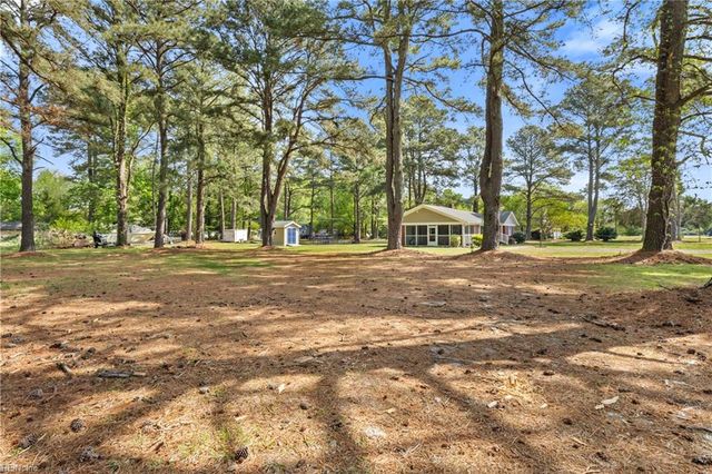 8605 Guinea RD, Hayes, VA 23072