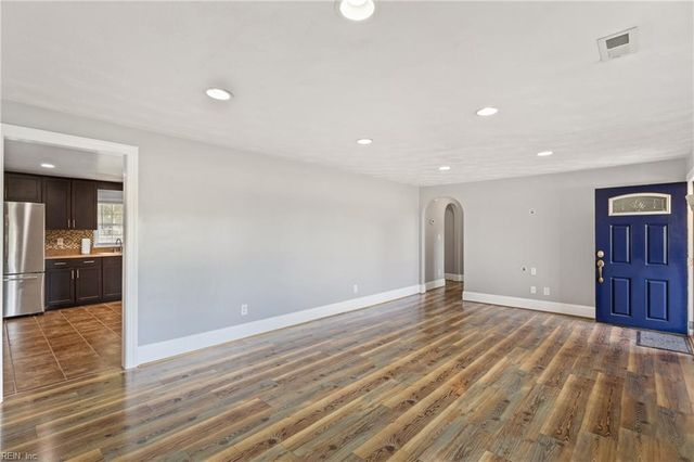 8605 Guinea RD, Hayes, VA 23072