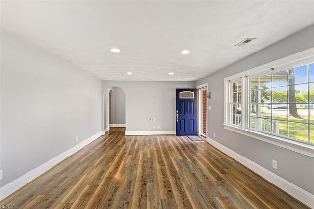 8605 Guinea RD, Hayes, VA 23072