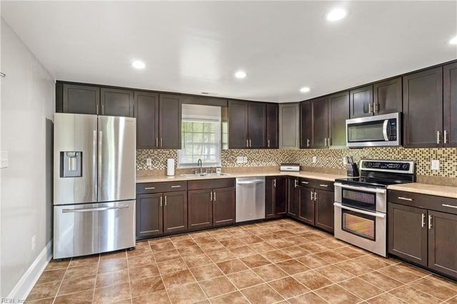 8605 Guinea RD, Hayes, VA 23072