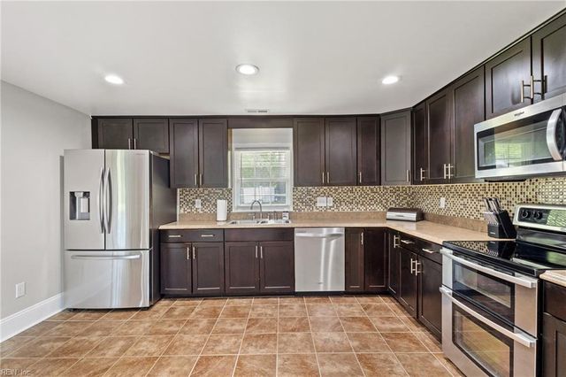 8605 Guinea RD, Hayes, VA 23072