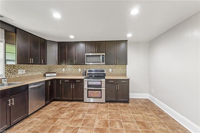 8605 Guinea RD, Hayes, VA 23072