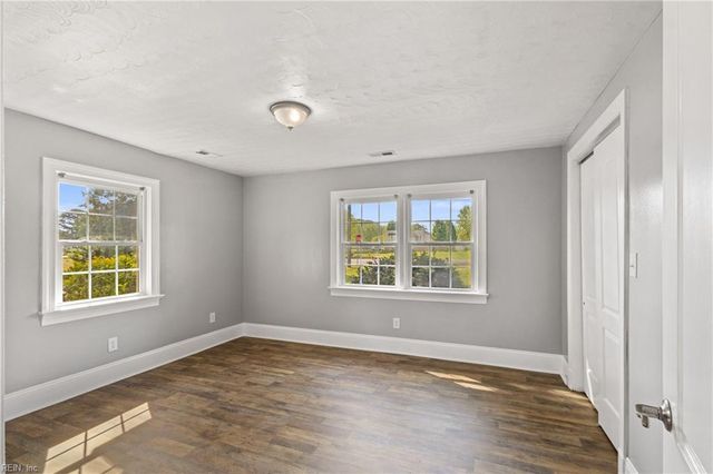 8605 Guinea RD, Hayes, VA 23072