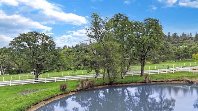 13969 Quarterhorse Dr, Grass Valley, CA 95949