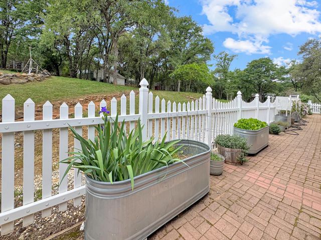 13969 Quarterhorse Dr, Grass Valley, CA 95949