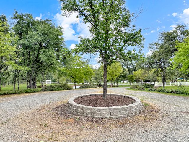 13969 Quarterhorse Dr, Grass Valley, CA 95949