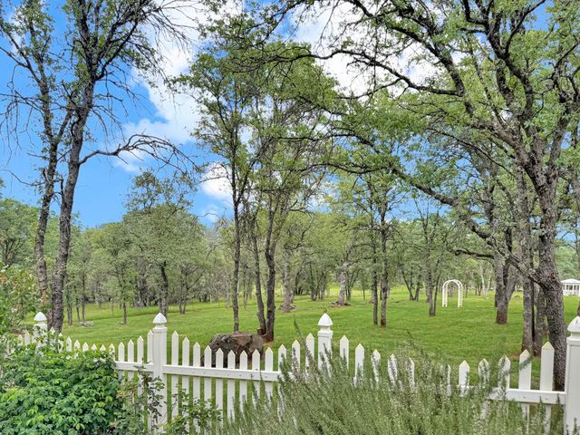 13969 Quarterhorse Dr, Grass Valley, CA 95949