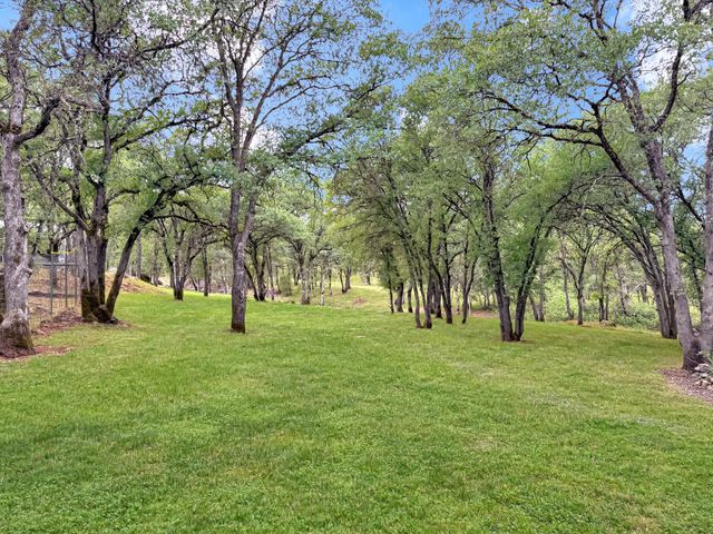 13969 Quarterhorse Dr, Grass Valley, CA 95949