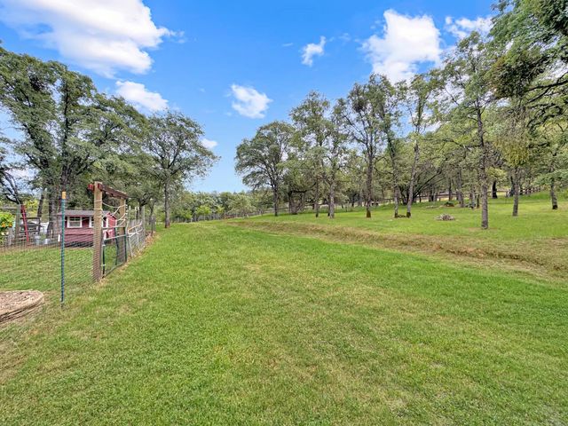 13969 Quarterhorse Dr, Grass Valley, CA 95949