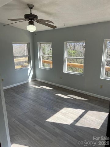 150 Combo Court, Waynesville, NC 28786