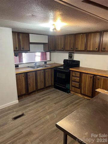 150 Combo Court, Waynesville, NC 28786