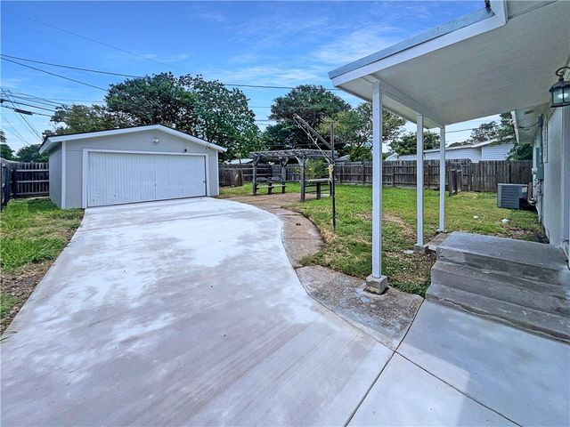 6042 Hugo Dr, Corpus Christi, TX 78412