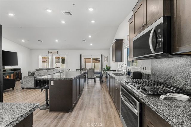 4413 W Avenue J2, Lancaster, CA 93536