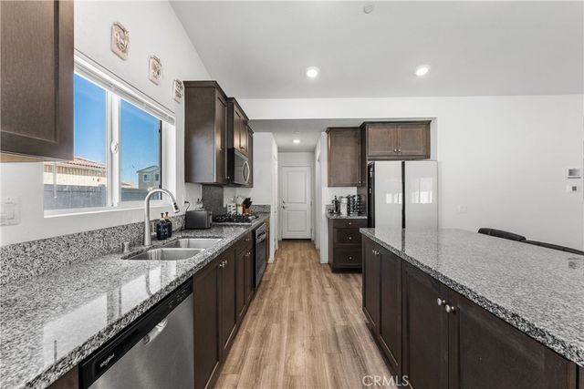 4413 W Avenue J2, Lancaster, CA 93536