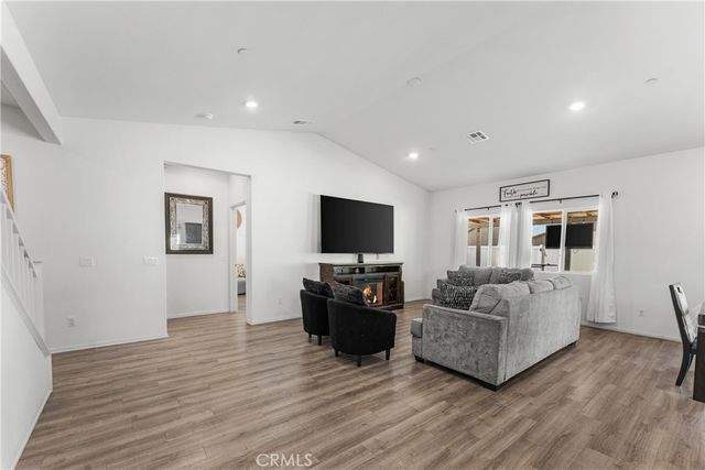 4413 W Avenue J2, Lancaster, CA 93536