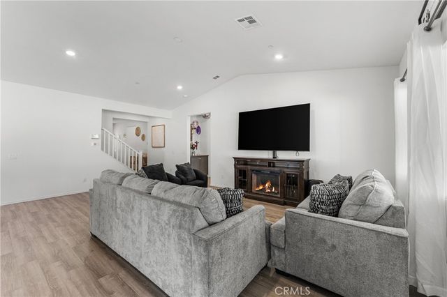 4413 W Avenue J2, Lancaster, CA 93536