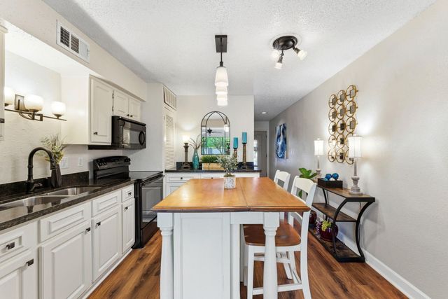 12900 Walden, Unite 219b Road 219B, Montgomery, TX 77356
