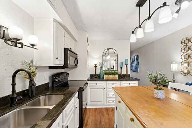 12900 Walden, Unite 219b Road 219B, Montgomery, TX 77356