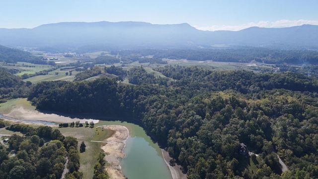 23 Caywood Rd, Dandridge, TN 37725