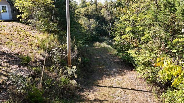 23 Caywood Rd, Dandridge, TN 37725