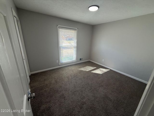 8706 Mountain Brook Dr, Louisville, KY 40272