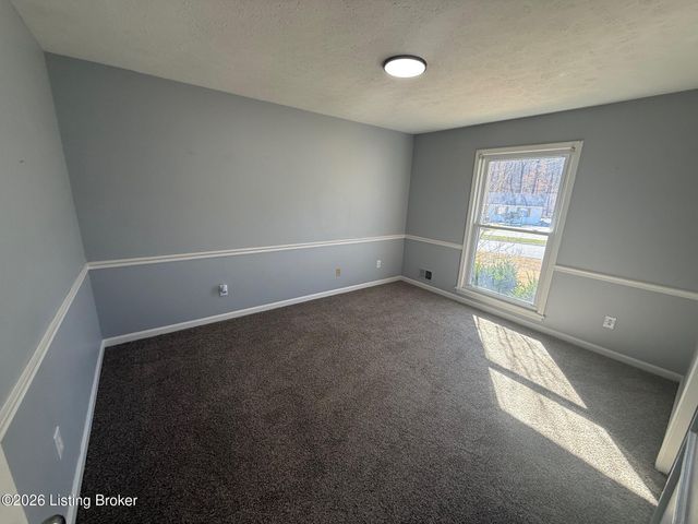 8706 Mountain Brook Dr, Louisville, KY 40272