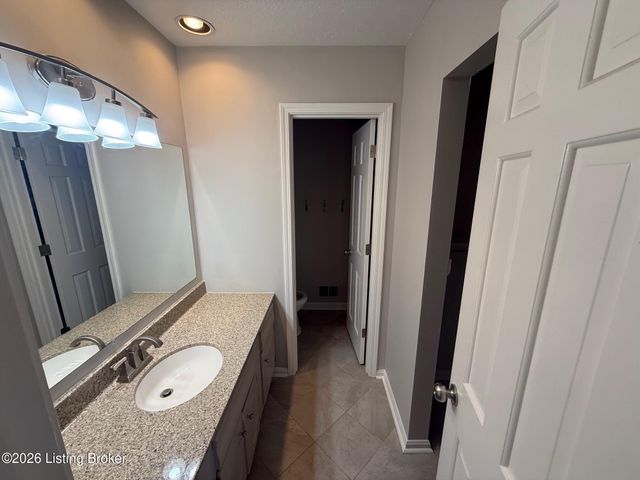 8706 Mountain Brook Dr, Louisville, KY 40272