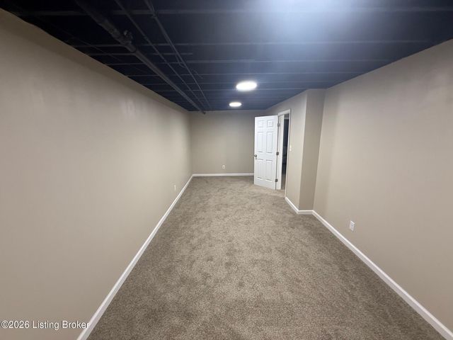 8706 Mountain Brook Dr, Louisville, KY 40272