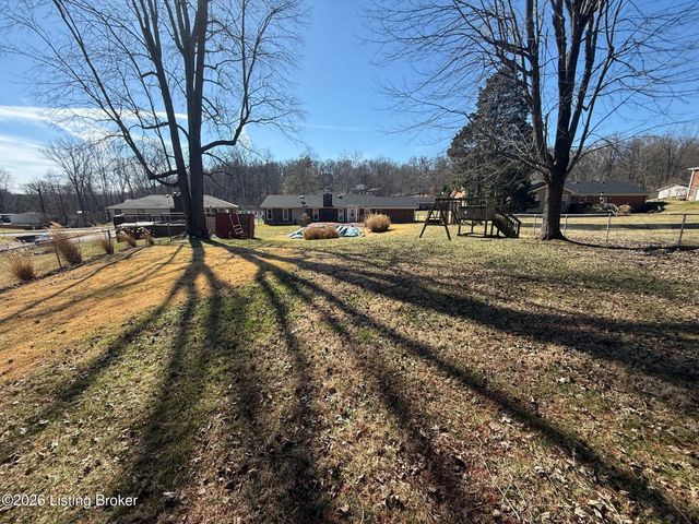 8706 Mountain Brook Dr, Louisville, KY 40272