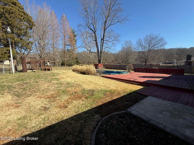 8706 Mountain Brook Dr, Louisville, KY 40272