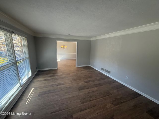 8706 Mountain Brook Dr, Louisville, KY 40272