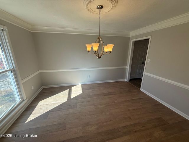 8706 Mountain Brook Dr, Louisville, KY 40272