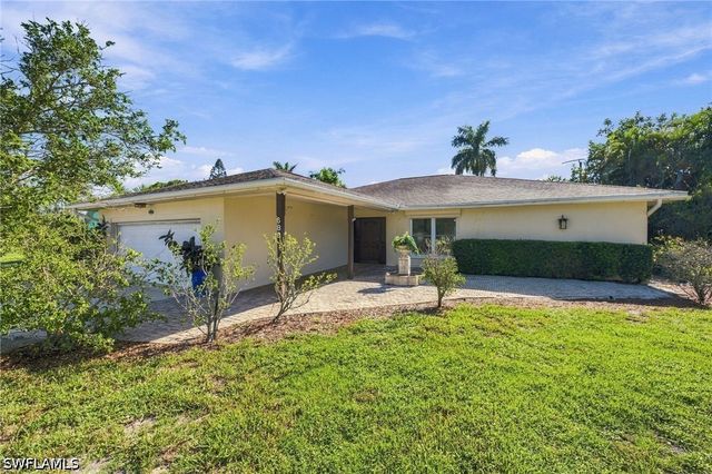 688 W Valley DR, Bonita Springs, FL 34134