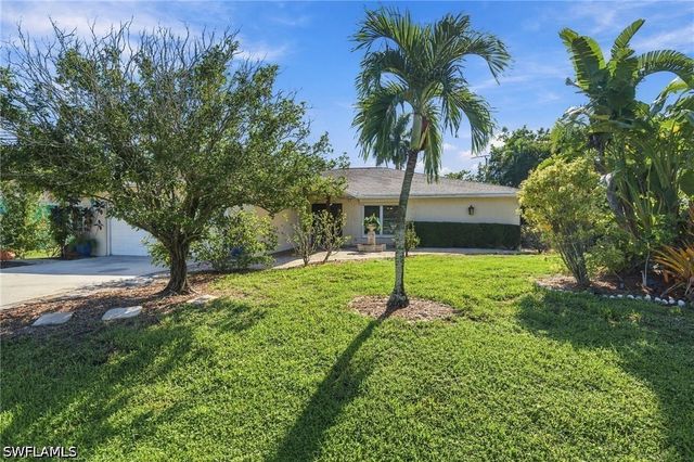 688 W Valley DR, Bonita Springs, FL 34134