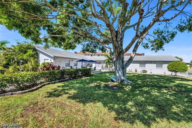 688 W Valley DR, Bonita Springs, FL 34134