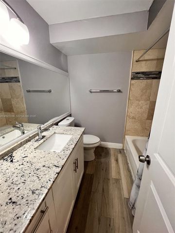 9440 SW 8th St 320, Boca Raton, FL 33428