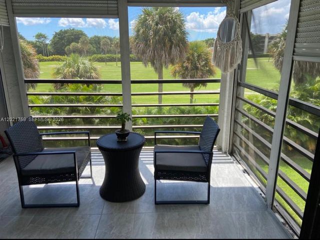 9440 SW 8th St 320, Boca Raton, FL 33428