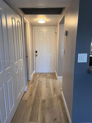 9440 SW 8th St 320, Boca Raton, FL 33428