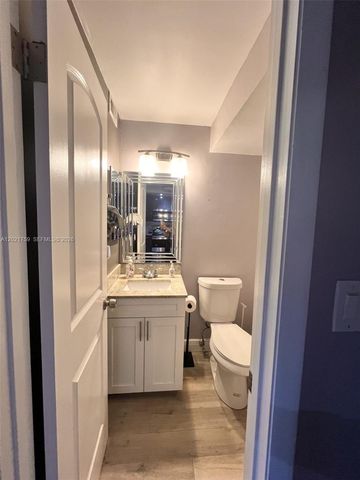 9440 SW 8th St 320, Boca Raton, FL 33428