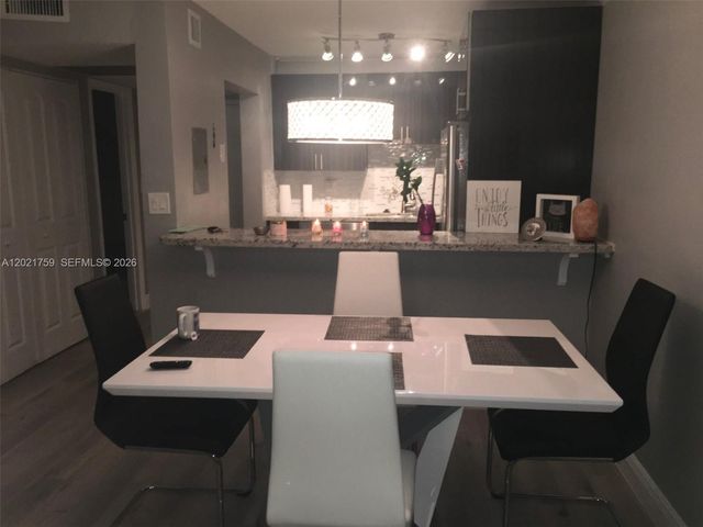 9440 SW 8th St 320, Boca Raton, FL 33428