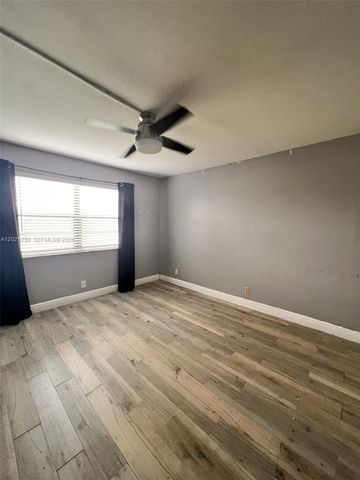 9440 SW 8th St 320, Boca Raton, FL 33428