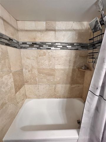 9440 SW 8th St 320, Boca Raton, FL 33428