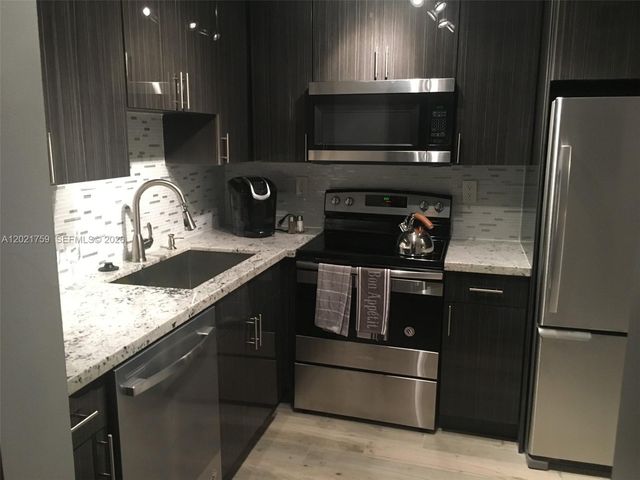 9440 SW 8th St 320, Boca Raton, FL 33428