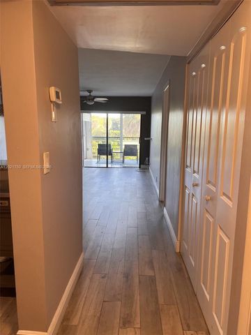 9440 SW 8th St 320, Boca Raton, FL 33428
