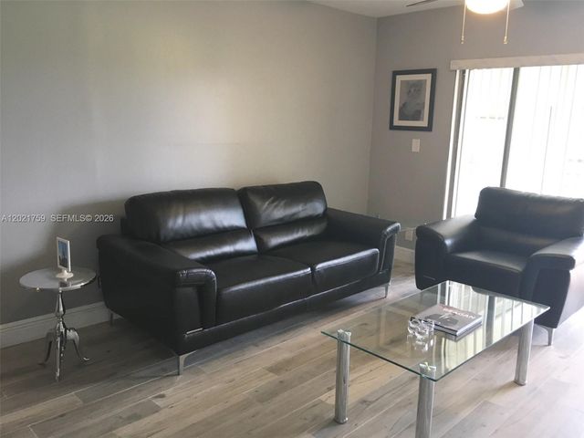 9440 SW 8th St 320, Boca Raton, FL 33428