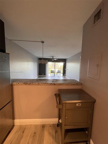 9440 SW 8th St 320, Boca Raton, FL 33428