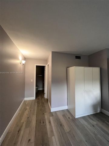 9440 SW 8th St 320, Boca Raton, FL 33428