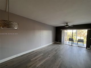 9440 SW 8th St 320, Boca Raton, FL 33428