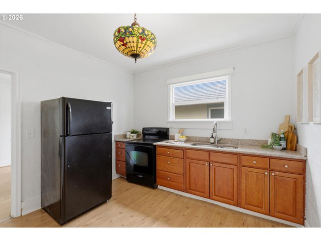 2323 N TERRY St, Portland, OR 97217